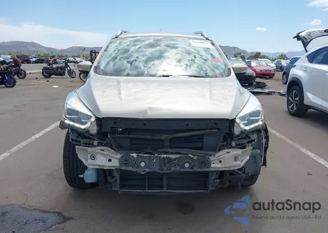 2017 Ford Escape Titanium z USA, uszkodzony, nr VIN 1FMCU0JD7HUD84006